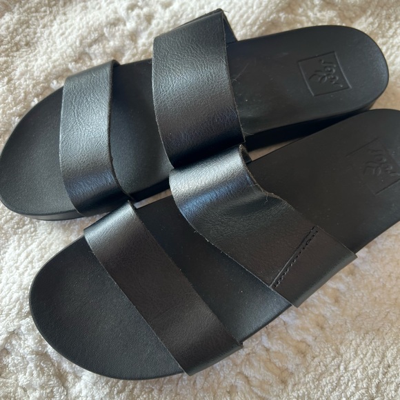 Reef Cushion Vista - Picture 3 of 6